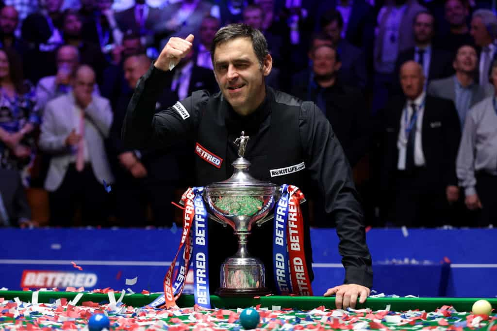 Ronnie O’Sullivan shows off his 2022 World Championship trophy.